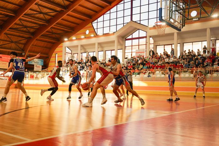 BASKET / Cogal Savigliano cede al Cus Torino, Gerbadlo demolisce Montà