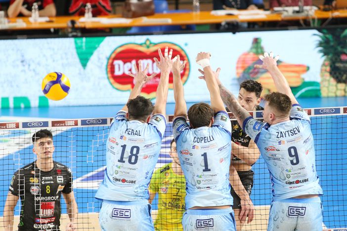 Time Out SuperLega torna in diretta: stasera  alle 21 analisi, ospiti e grandi sfide della 8ª giornata