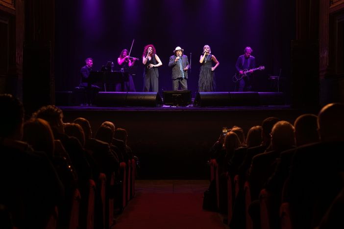 Confindustria Cuneo tira le somme del 2025 accompagnata dalle emozioni senza tempo di Al Bano