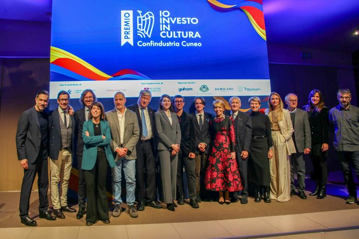 Foto di gruppo per giuria e premiati