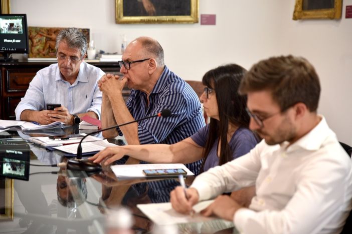 Gianni Arbocco, presidente di Sisi – Società intercomunale servizi idrici (al centro). A destra il sindaco di Alba Alberto Gatto