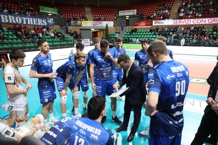 I ragazzi di Matteo Battocchio sono già con le spalle al muro: Porto Viro si è imposta 3-0 (Foto: Valerio Giraudo) I ragazzi di Matteo Battocchio sono già con le spalle al muro: Porto Viro si è imposta 3-0 (Foto: Valerio Giraudo)