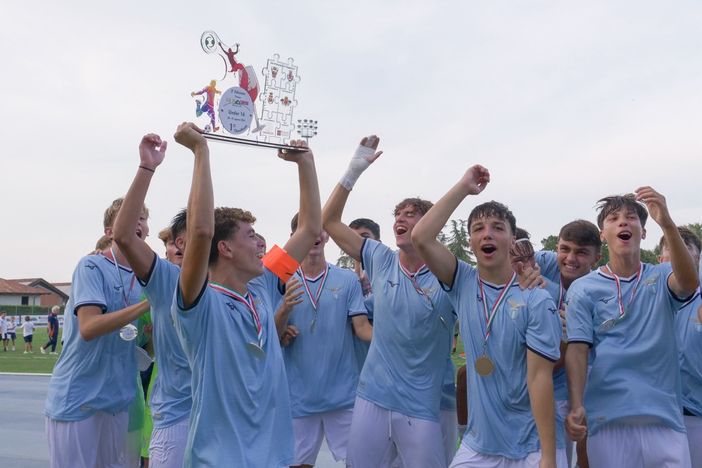 Alla Lazio la terza edizione del torneo “Alba dei campioni”. Battuta l’Inter in una finale decisa solo ai calci di rigore Alla Lazio la terza edizione del torneo “Alba dei campioni”. Battuta l’Inter in una finale decisa solo ai calci di rigore
