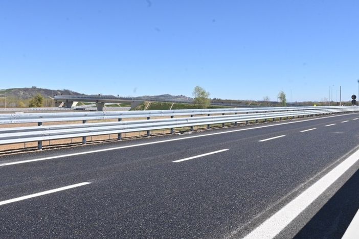 L'autostrada Asti-Cuneo (foto di Barbara Guazzone)