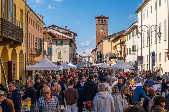 A Cherasco torna il Mercato dell’Antiquariato: domenica 7 maggio il secondo appuntamento dell'anno