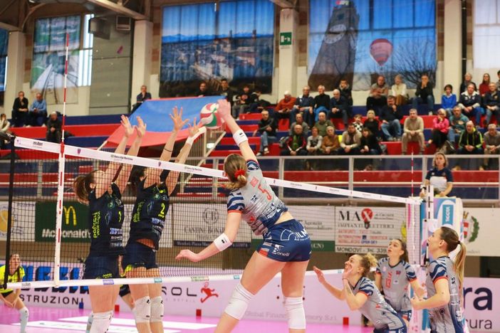 Un attacco di Teresa Bosso nel match contro l'Albese Como (Foto Cristiano Silvestri) Un attacco di Teresa Bosso nel match contro l'Albese Como (Foto Cristiano Silvestri)