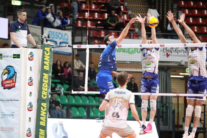 Il capitano di Cuneo Iacopo Botto in un attacco