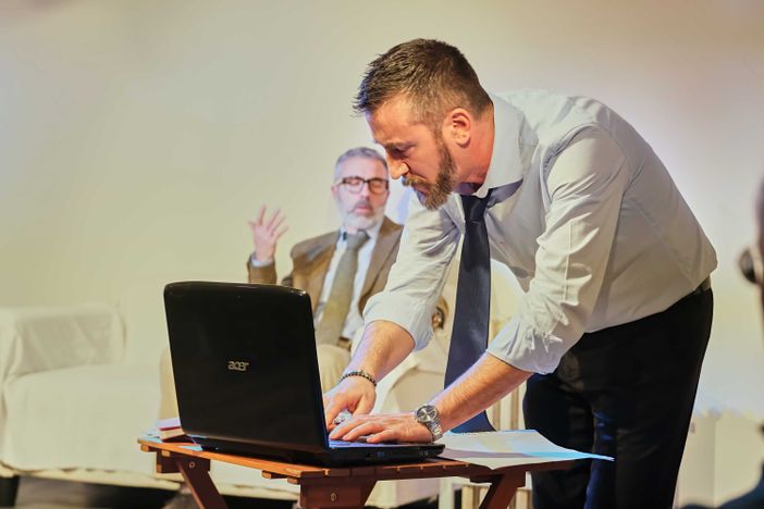 Alba: lo spettacolo “Catastrofi limitate” porta sul palco la tematica ambientale al Teatro Sociale