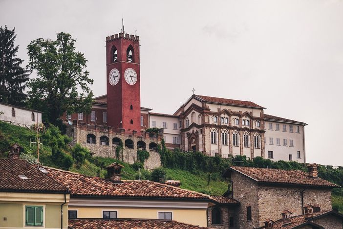 Dogliani: in scena al salone polifunzionale "All together"