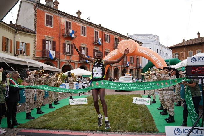 Ecomaratona del Barbaresco e del Tartufo Bianco d'Alba: primo Savio Ghebrehanna, poker per Ilaria Bergaglio Ecomaratona del Barbaresco e del Tartufo Bianco d'Alba: primo Savio Ghebrehanna, poker per Ilaria Bergaglio