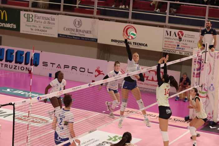 Una immagine del match disputato all'andata (foto Guido Peirone)