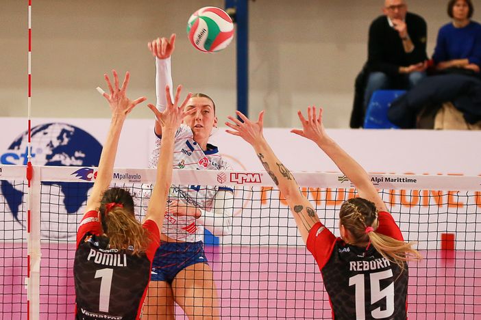 Un attacco di Kristin Lux (foto Guido Peirone) Un attacco di Kristin Lux (foto Guido Peirone)