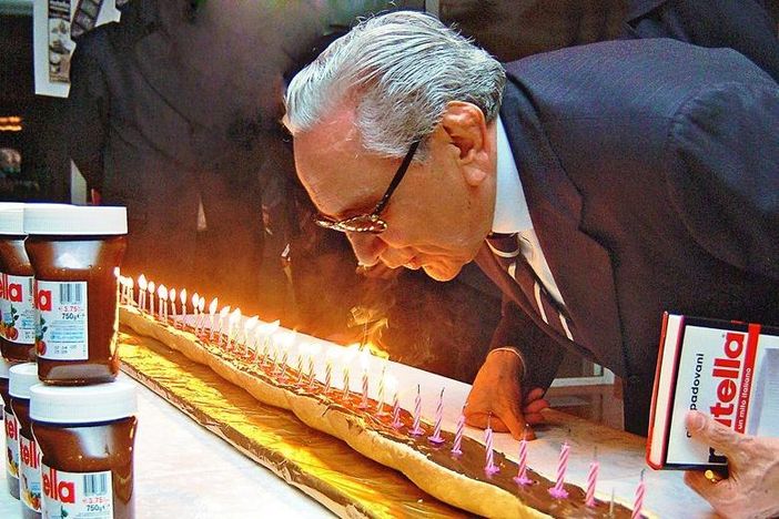 Anno 2004: Michele Ferrero spegne le candeline per i primi 40 anni della crema spalmabile