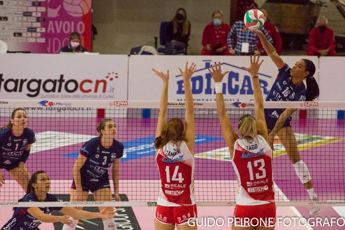 Una immagine del match tra Mondovì e Pinerolo (foto Guido Peirone)