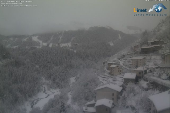 La carrellata di immagini webcam della Granda imbiancata