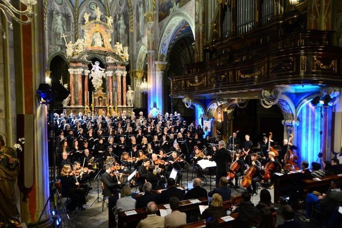 Nella foto un momento dell’esecuzione dello Stabat Mater a Saluzzo nel 2023