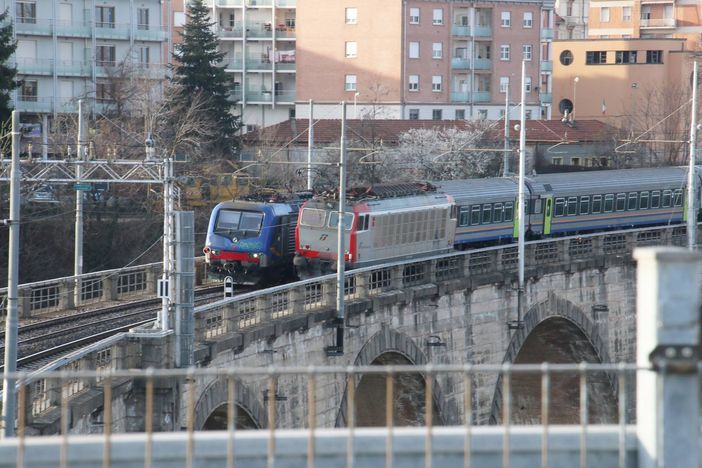 Treni fermi per controlli sulla linea tra Cavallermaggiore e Racconigi: un’ora di ritardo per due regionali