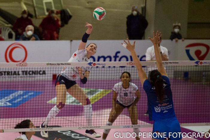 Un attacco di Veronica Taborelli (foto Guido Peirone)