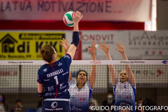 Veronica Taborelli in azione contro Olbia (foto Guido Peirone)