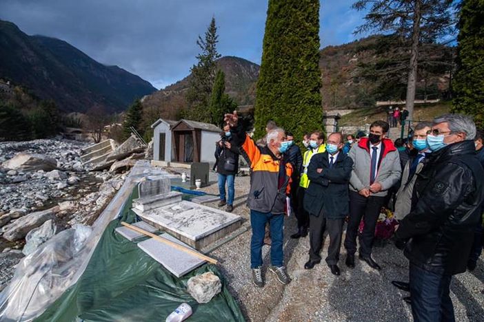 “Faremo la fine dei topi” tanti prefetti riuniti ieri al capezzale della Valle Roya che scruta il cielo (Foto) “Faremo la fine dei topi” tanti prefetti riuniti ieri al capezzale della Valle Roya che scruta il cielo (Foto)
