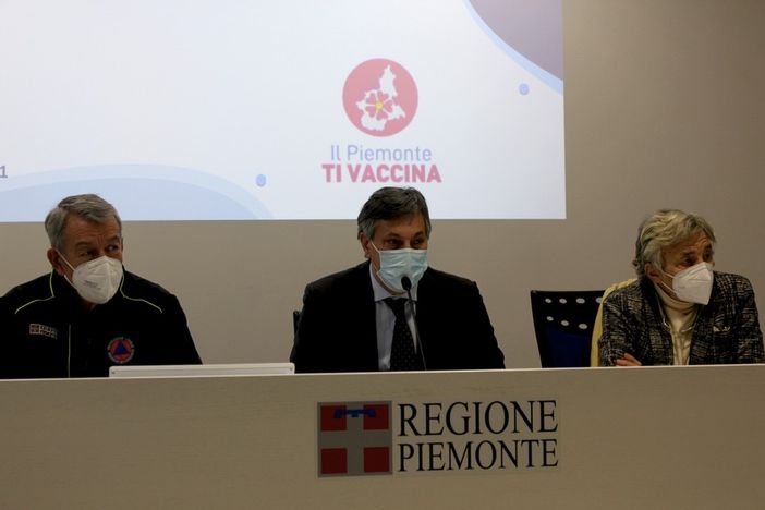 Vaccini, tocca agli anziani e al personale scolastico: la campagna al via tra il 19 e il 21 febbraio Vaccini, tocca agli anziani e al personale scolastico: la campagna al via tra il 19 e il 21 febbraio