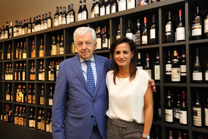 L'avvocato Roberto Ponzio con la direttrice Anna Marchesi nei rinnovati spazi del Museo del Tartufo (Foto Bruno Murialdo) L'avvocato Roberto Ponzio con la direttrice Anna Marchesi nei rinnovati spazi del Museo del Tartufo (Foto Bruno Murialdo)