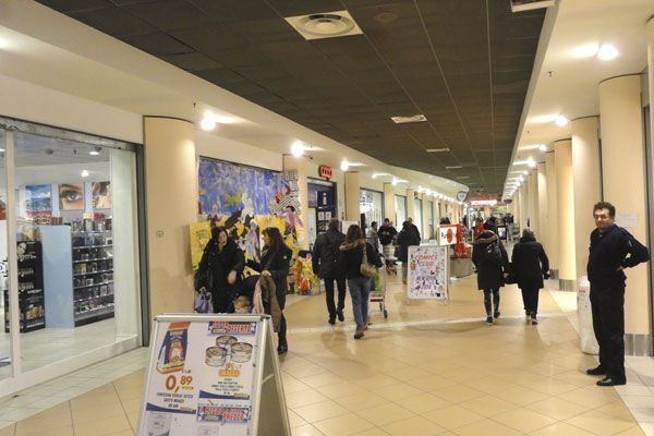 Rombanti motociclette, splendide miss e ottima musica grazie al Centro Commerciale "Corte di Mare" di Varazze
