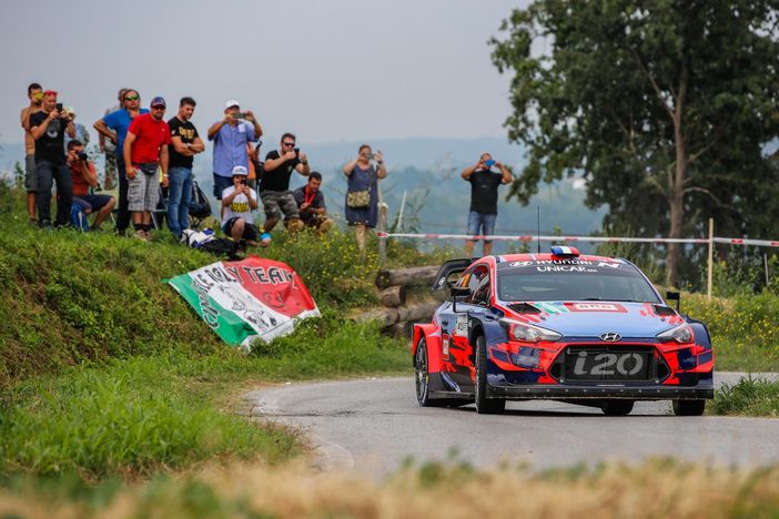 Pieno di iscritti al 14° Rally di Alba: team da 9 nazioni per il grande evento di motori sulle colline Unesco
