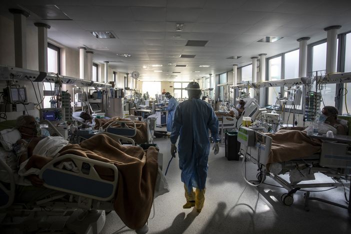 Scatti da "The time of the virus", l'ultimo progetto di Stefano Stranges Scatti da "The time of the virus", l'ultimo progetto di Stefano Stranges