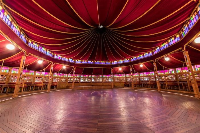 Prenota la tua cena nella Magic Mirror