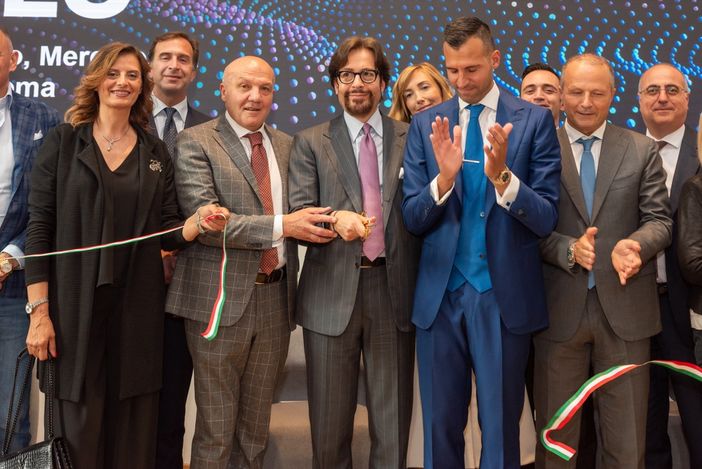 Il taglio del nastro della sede cuneese di Multiversity Group