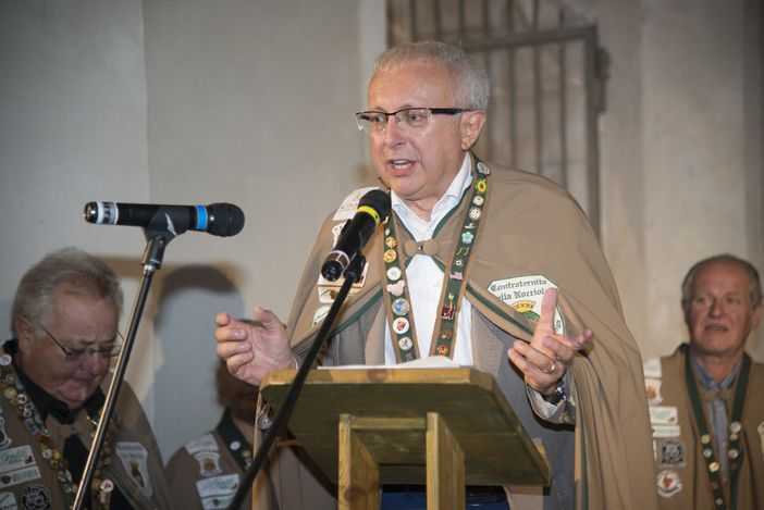 Ginetto Pellerino, gran maestro della Confraternita della Nocciola Tonda Gentile di Langa Ginetto Pellerino, gran maestro della Confraternita della Nocciola Tonda Gentile di Langa