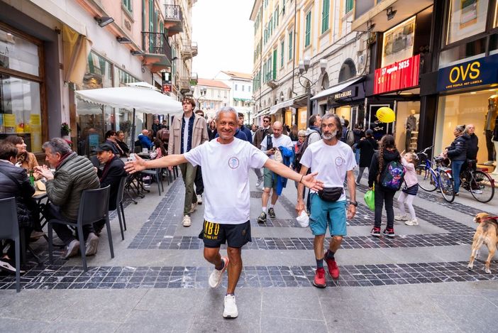 Da Sommariva del Bosco a Sanremo in 54 ore di corsa no-stop: l'impresa del monticellese Antonio Lattarulo Da Sommariva del Bosco a Sanremo in 54 ore di corsa no-stop: l'impresa del monticellese Antonio Lattarulo