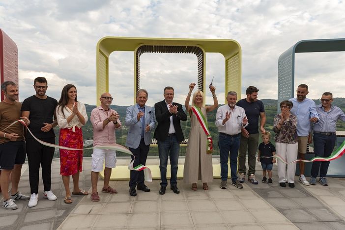 Il taglio del nastro (Foto Enrica Pavese)