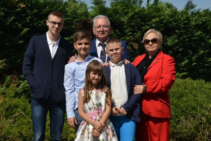 Nella foto i nonni braidesi Liliana e Giacomo Berrino con i nipotini (da sinistra Alberto, Edoardo, Martina, Federico) Nella foto i nonni braidesi Liliana e Giacomo Berrino con i nipotini (da sinistra Alberto, Edoardo, Martina, Federico)