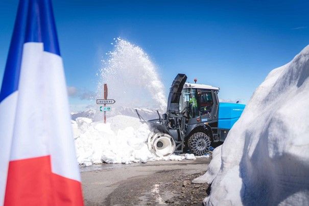 In Francia riapre il Col de la Bonette: rimossi cumuli di neve alti anche 10 metri
