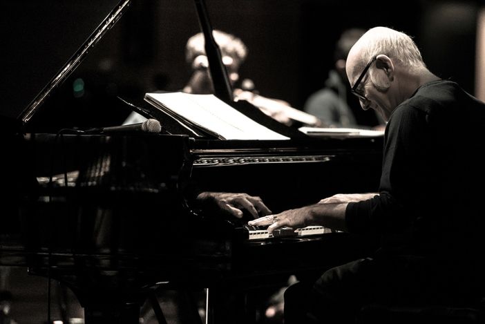 Ludovico Einaudi. Nel novembre scorso Alba gli ha consegnato il Tartufo dell'Anno 2019