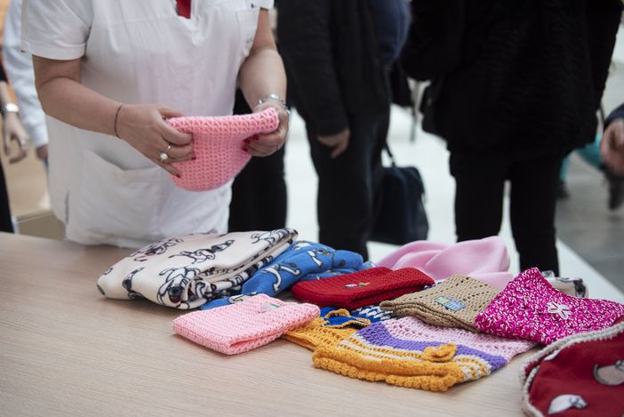 Ieri la consegna degli oltre 800 capi destinati all'ospedale di Verduno (Foto di Barbara Guazzone) Ieri la consegna degli oltre 800 capi destinati all'ospedale di Verduno (Foto di Barbara Guazzone)