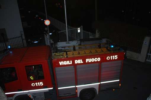 Incendio ad un mezzo agricolo in una casa di Alba: danni al trattore, ma nessun ferito