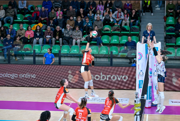 La schiacciatrice Erika Pritchard in azione (foto di Danilo Ninotto)