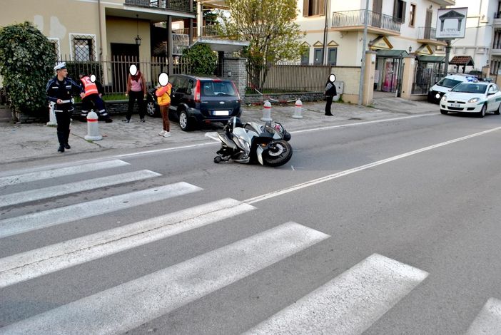 La scena dell'incidente, in via Cuneo a Bra La scena dell'incidente, in via Cuneo a Bra