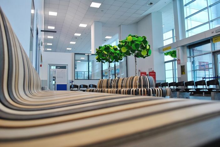 Nuovo look per l'aeroporto di Cuneo: negli spazi interni arriva il design sostenibile Green Funirture Concept