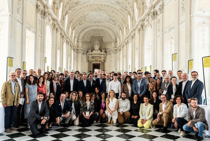 Foto di gruppo per i produttori presenti alla "Prima" dell'Alta Langa docg dove si è potuta degustare la nuova annata