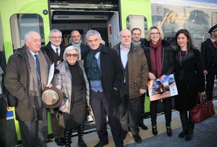 Marello: "Treno da Alba a Caselle  e passerella ferroviaria nate  con la nostra Amministrazione"