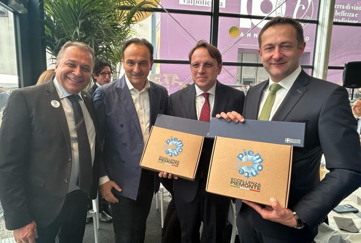 Cirio e Bongioanni con i commissari europei Hansen e Vàrhelyi Cirio e Bongioanni con i commissari europei Hansen e Vàrhelyi