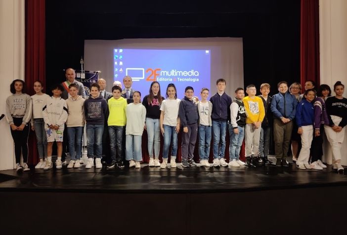 La "patente dello smartphone" per aiutare i nostri ragazzi a difendersi  dal cyberbullismo e dalle insidie del digitale [VIDEO]