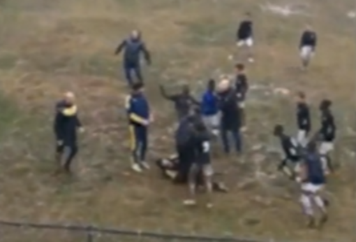 Rissa ad un torneo di calcio giovanile a Riva di Chieri: preso a calci un dirigente del Salice Fossano Rissa ad un torneo di calcio giovanile a Riva di Chieri: preso a calci un dirigente del Salice Fossano