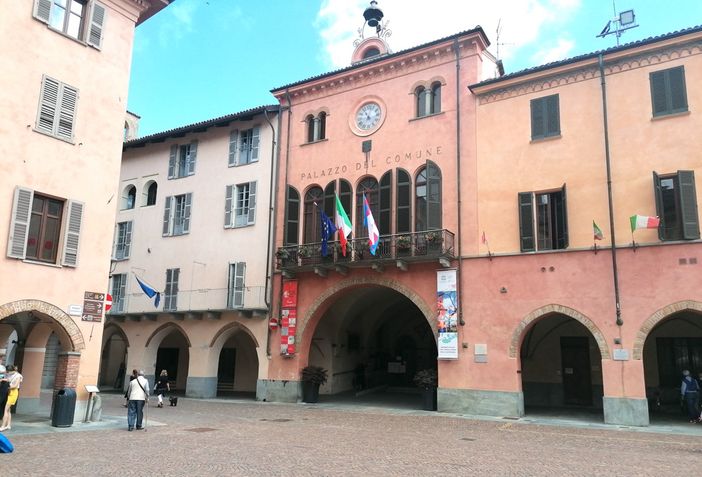 Alba stanzia un milione di euro per le famiglie colpite dal Covid: la "manovrina" all’esame del Consiglio