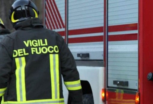 Incendio di un semirimorchio sulla Torino-Savona: intervento dei vigili del fuoco di Mondovì