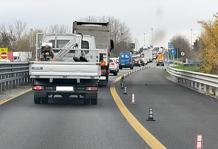 Mezzi in coda questa mattina sulla tangenziale albese